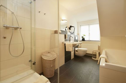 Badezimmer im Gästehaus des Biohotels Lindengut in Dipperz